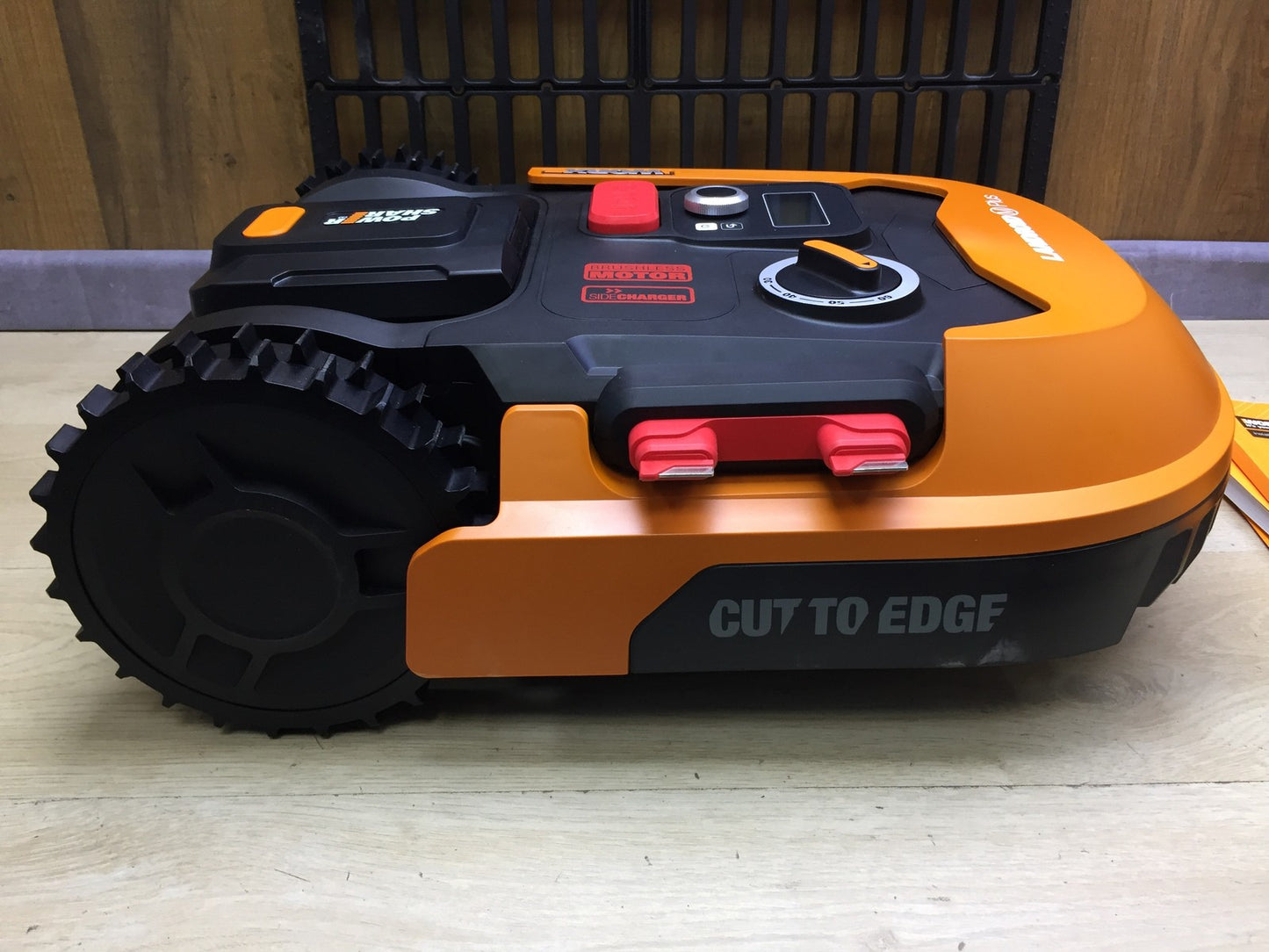 WORX Landroid M700 PLUS WR167E robotic lawnmower for gardens up to 700 sqm, I33518