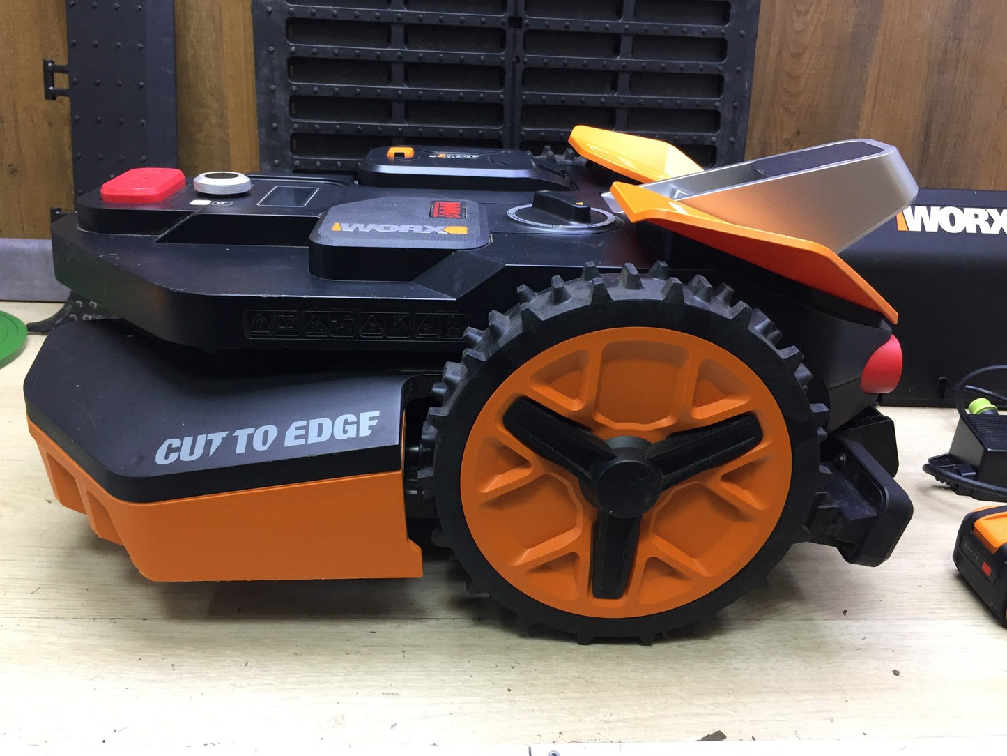 WORX Landroid Vision M800 robotic lawnmower WR208E.1 for gardens up to 800m², I33309