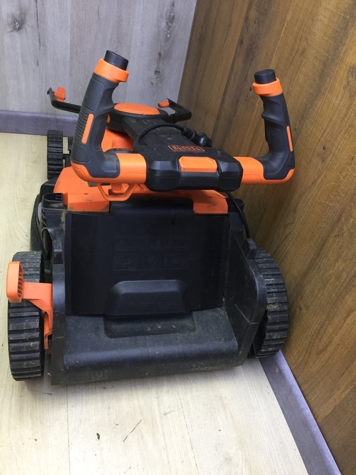 Black&Decker BEMW481ES Electric Lawn Mower 1800W Working Width 42cm, I32319