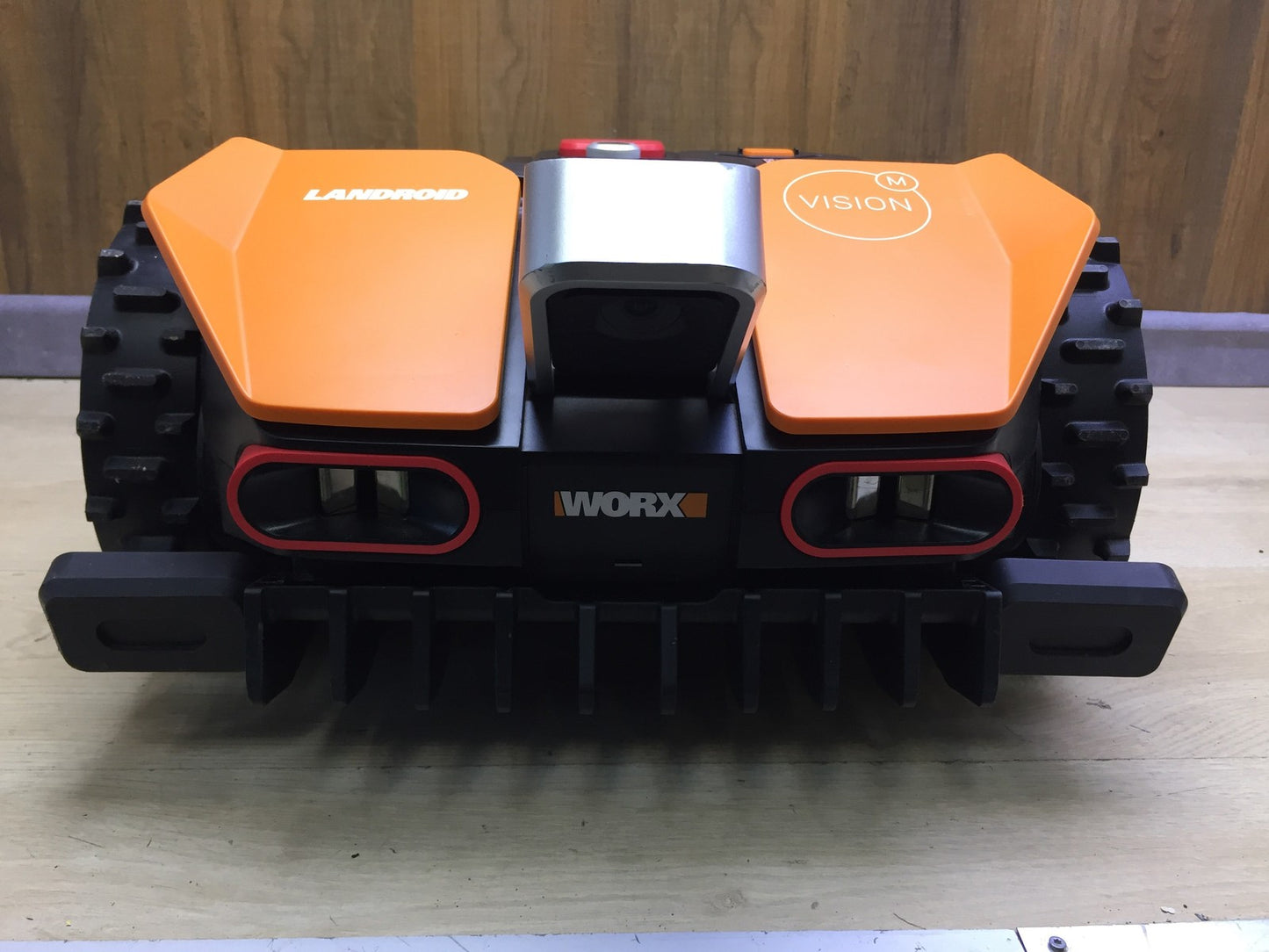 WORX Landroid Vision M800 robotic lawnmower WR208E.1 for gardens up to 800m², I33180