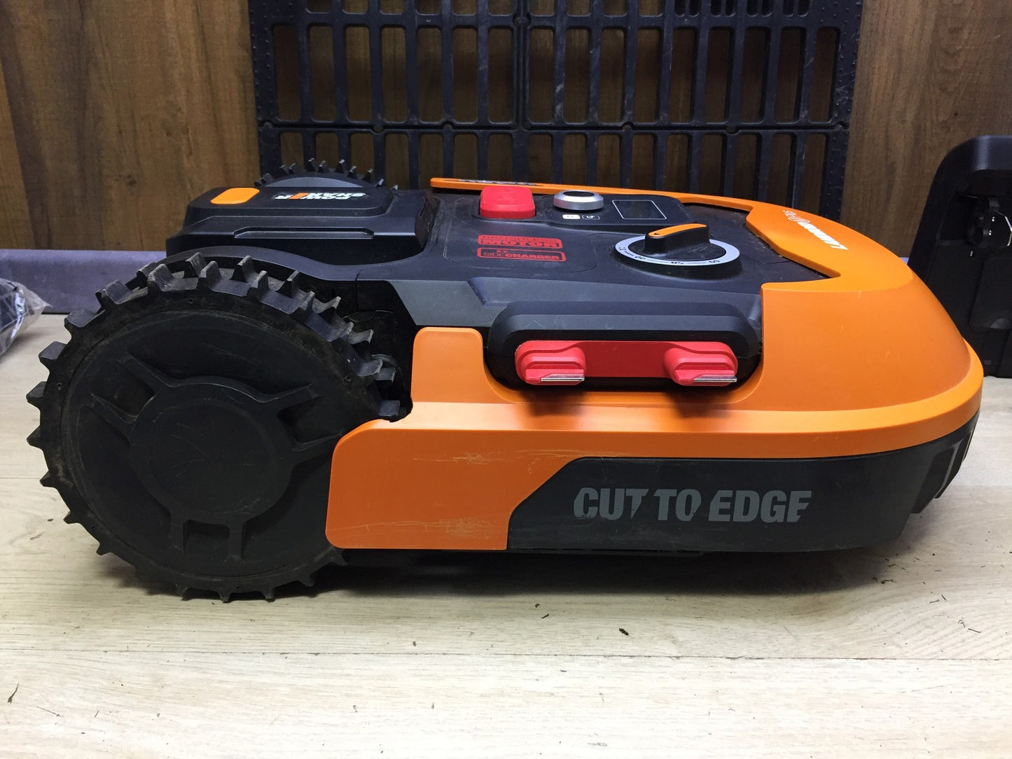 WORX Landroid M700 PLUS WR167E robotic lawnmower for gardens up to 700 sqm, I33526
