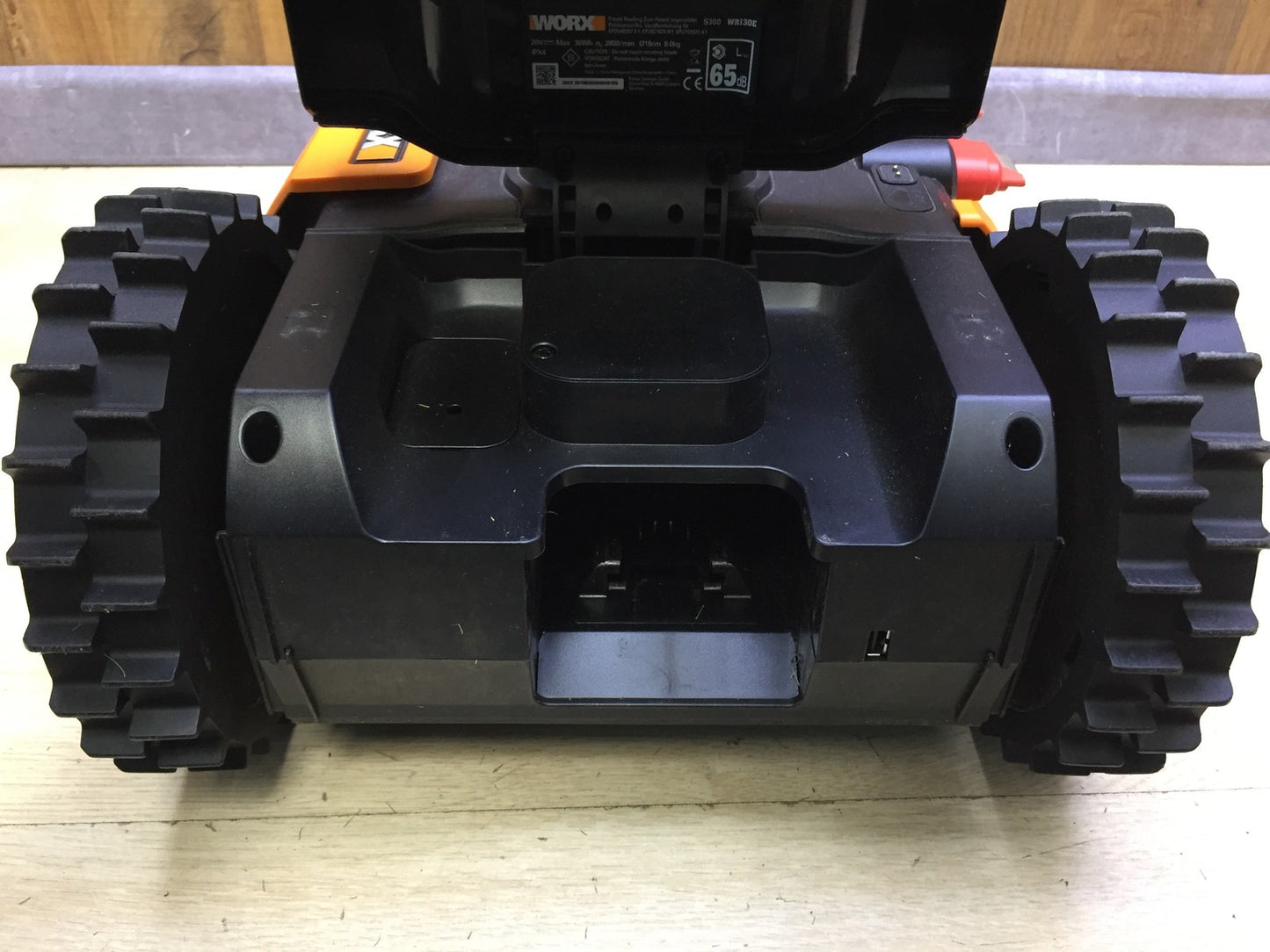 Worx Landroid S WR130E robotic lawnmower/cordless lawnmower for gardens up to 300 sqm, I33174
