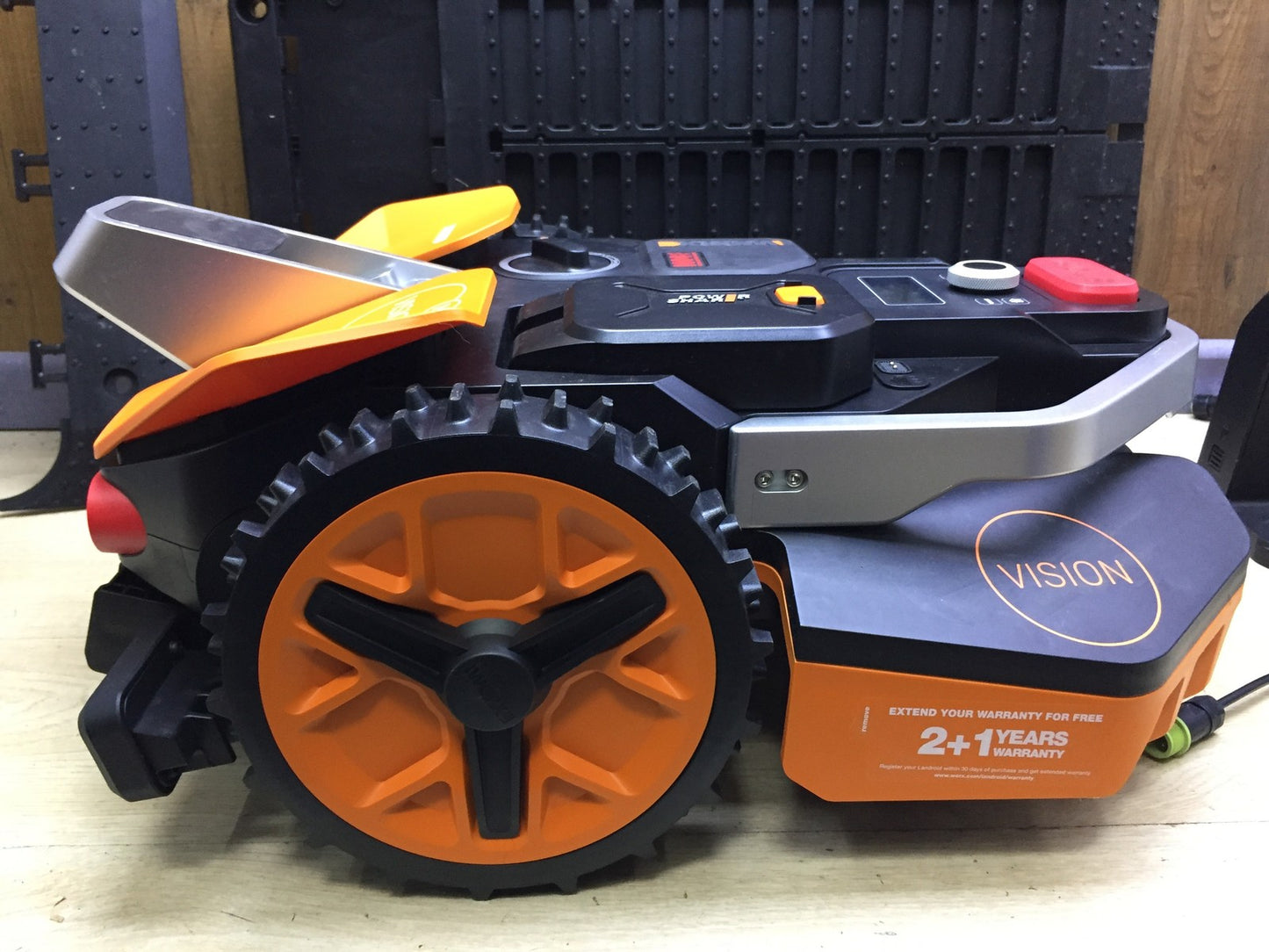 WORX Landroid Vision M600 Mähroboter WR206E.1 für Gärten bis 600m², I34036