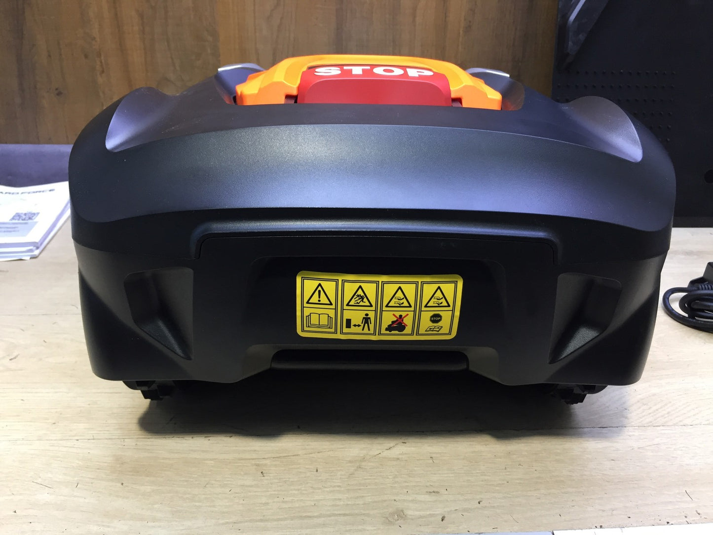 YARD FORCE robotic lawnmower NX100i up to 1000 sqm, I33464