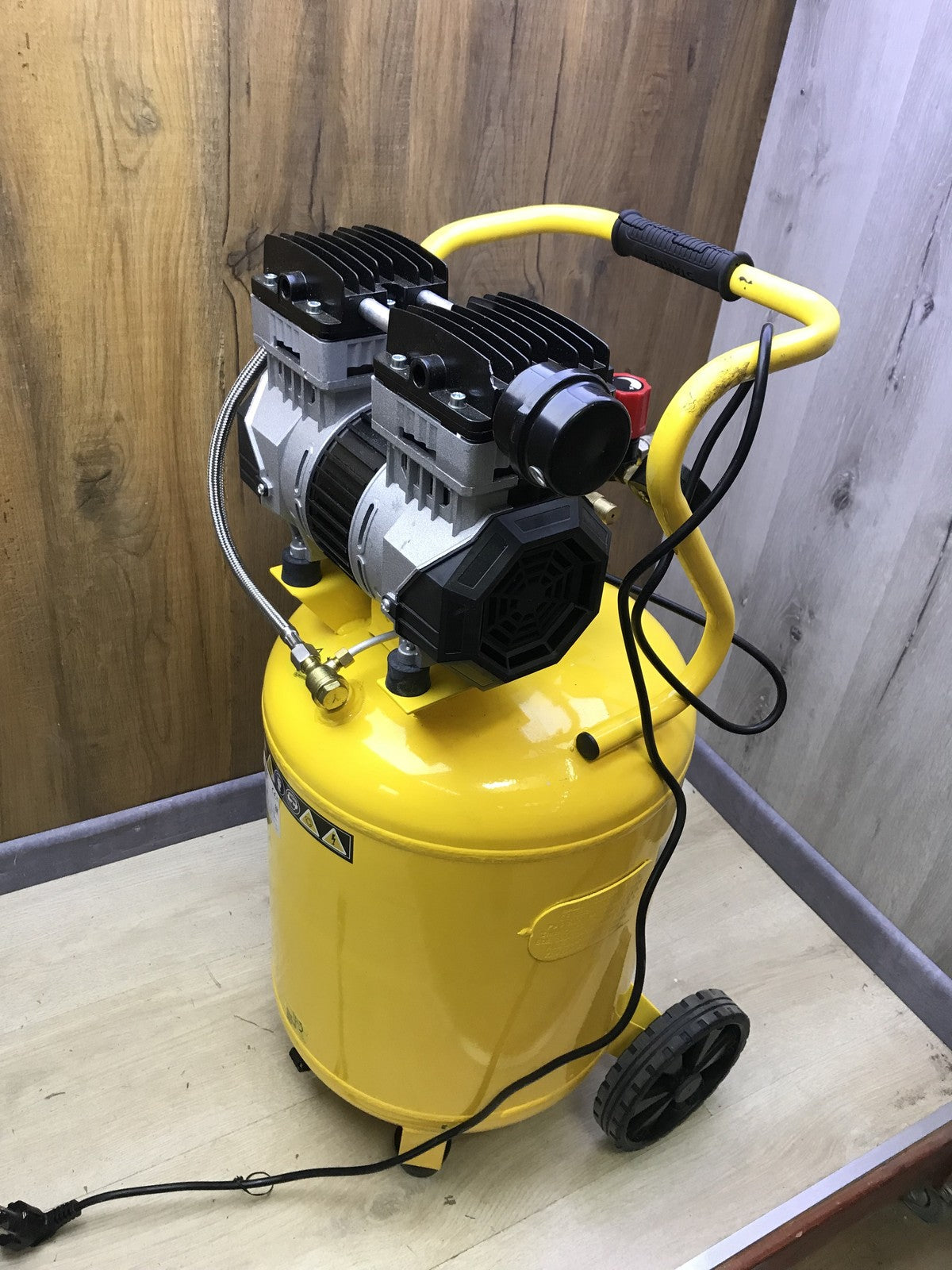 Stanley SXCMS1350VE Siltek Silent Air Elektro-Kompressor 50l 955W, I33050