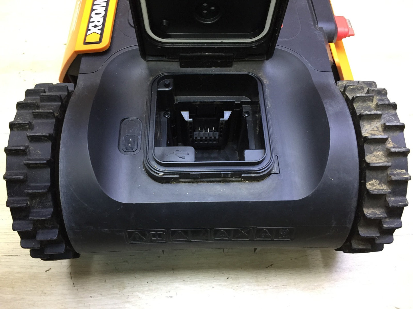 WORX Landroid M500 PLUS WR165E Robotic Lawnmower for up to 500 sqm with Wi-Fi, Bluetooth, I33173