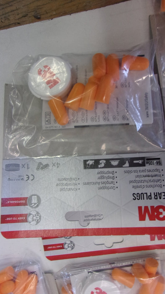 3M Gehörschutzstöpsel 1100C4 mit Aufbewahrungsbox set 128 Paar Y03219