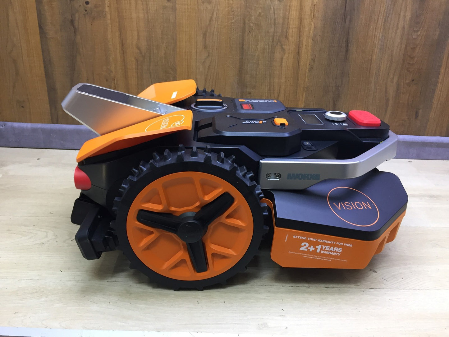 WORX Landroid Vision M600 robotic lawnmower WR206E.1 for gardens up to 600m², I33150