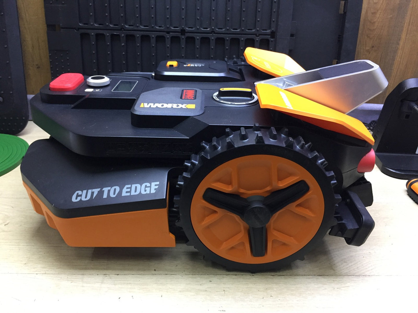 WORX Landroid Vision M600 Mähroboter WR206E, für Gärten bis 600qm, I33577