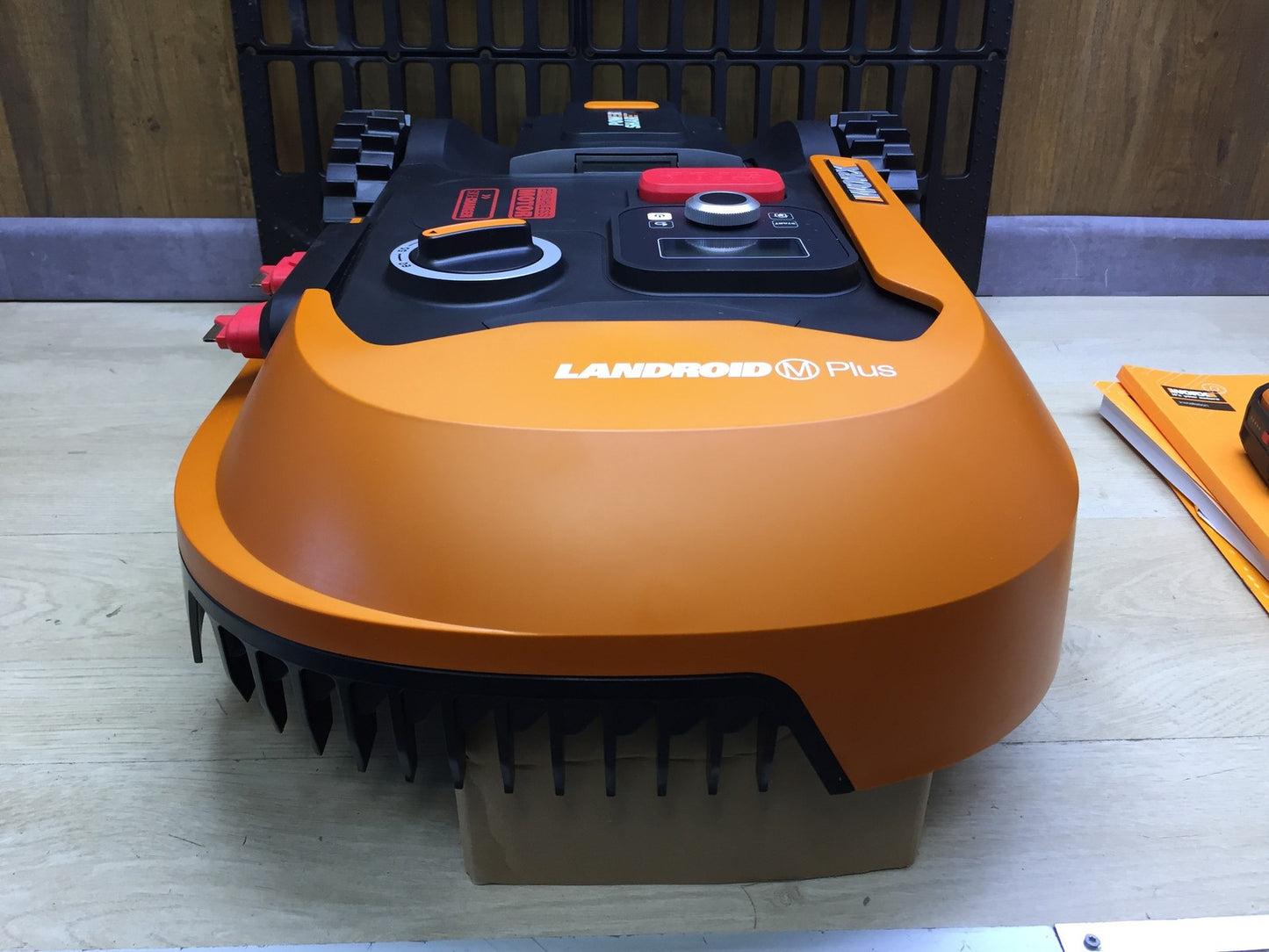 WORX Landroid M700 PLUS WR167E robotic lawnmower for gardens up to 700 sqm, I33518