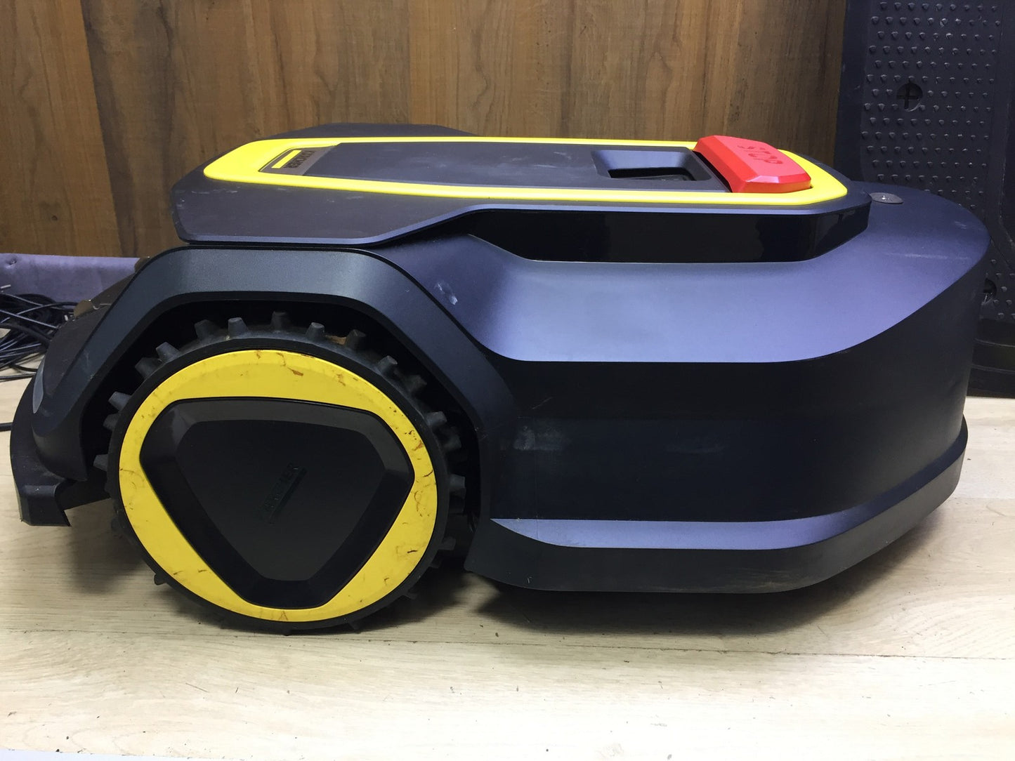 Kärcher RCX 6 robotic lawnmower, performance up to 3,000 m², all-wheel drive, GPS RTK I33408