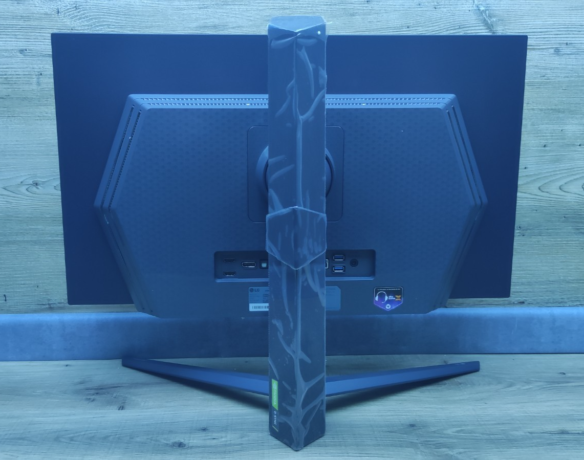 LG UltraGear OLED 27GR95QE-B Gaming Monitor 26.5" 2560x1440 HDR FreeSync 240Hz