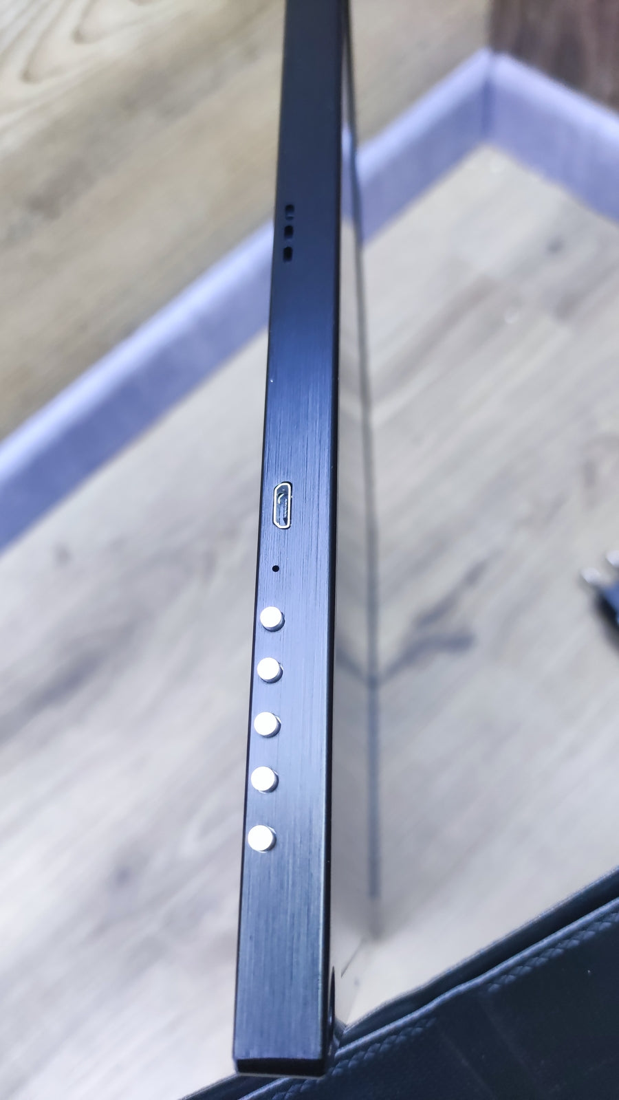 UPERFECT Tragbarer 2K Monitor 17.3" 2560x1440 IPS HDMI USB-C 60Hz Lautsprecher