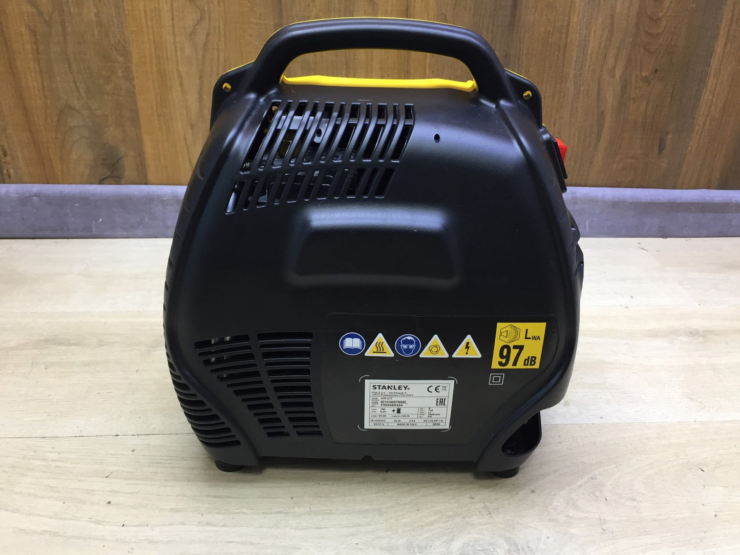 Stanley AirKit Kompressor 1100W 230V inkl. Reifenfüller und Pistole, I33740