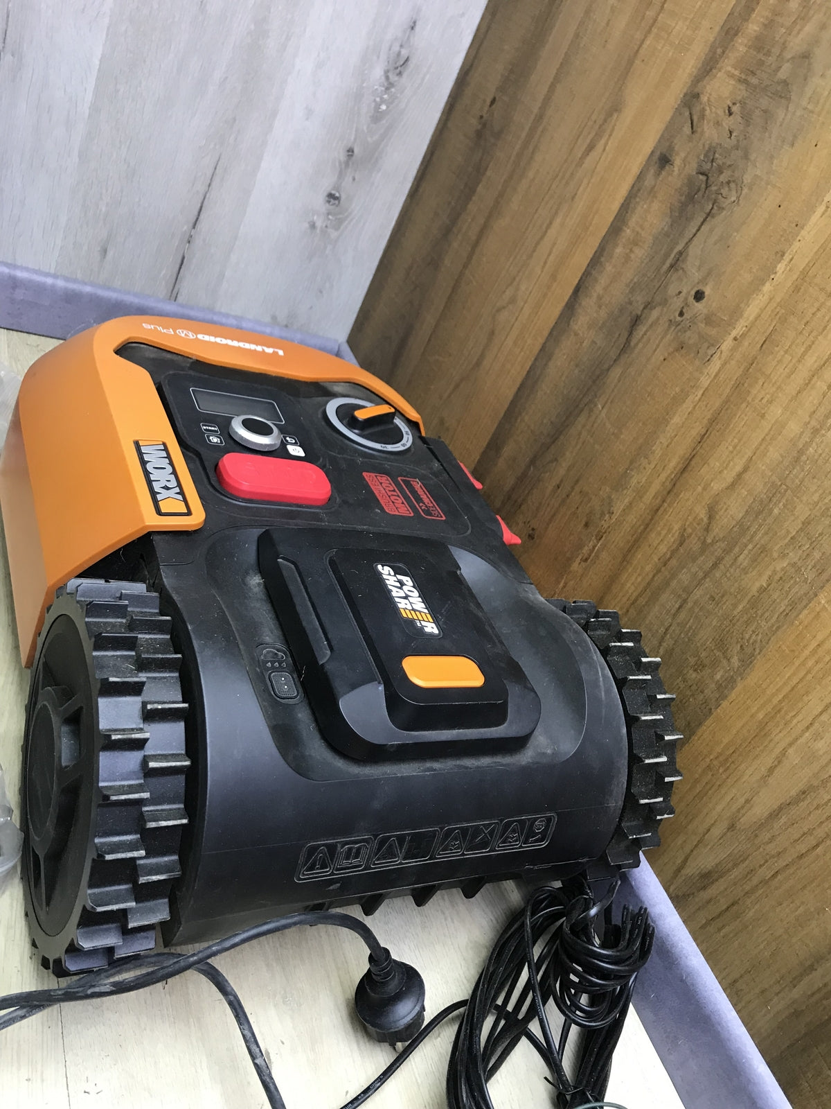 WORX Landroid M500 PLUS WR165E Robotic Lawnmower for up to 500 sqm with Wi-Fi, Bluetooth, I30367