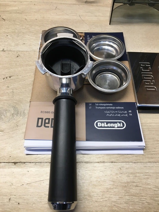 De'Longhi EC685.M Espressomaschine mit Milchaufschäumer, 1350W, I36306
