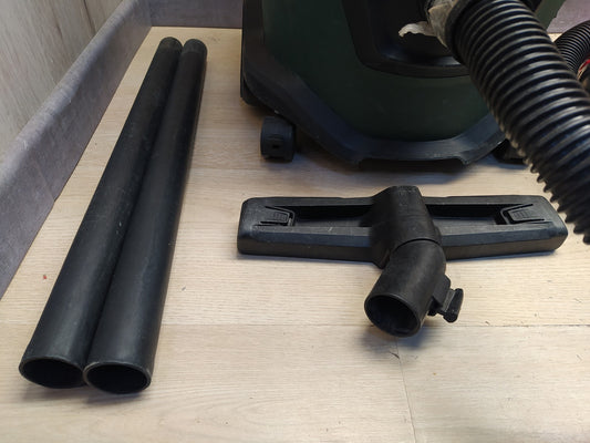 Bosch UniversalVac 15 Nass-/Trockensauger 06033D1100, I37482