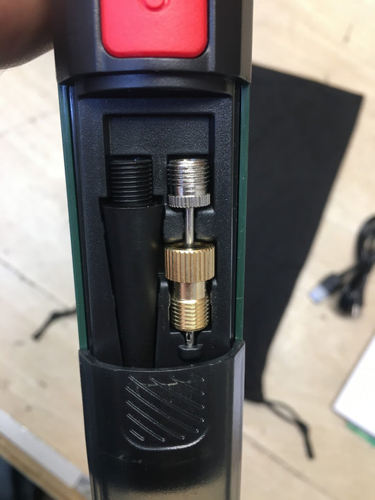 Bosch EasyPump Akku-Druckluftpumpe (3,0 Ah Akku, 3,6 V), I38595