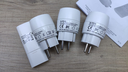 REV 3 Funksteckdosen RF102R mit Fernbedienung für den Innenbereich, I40582