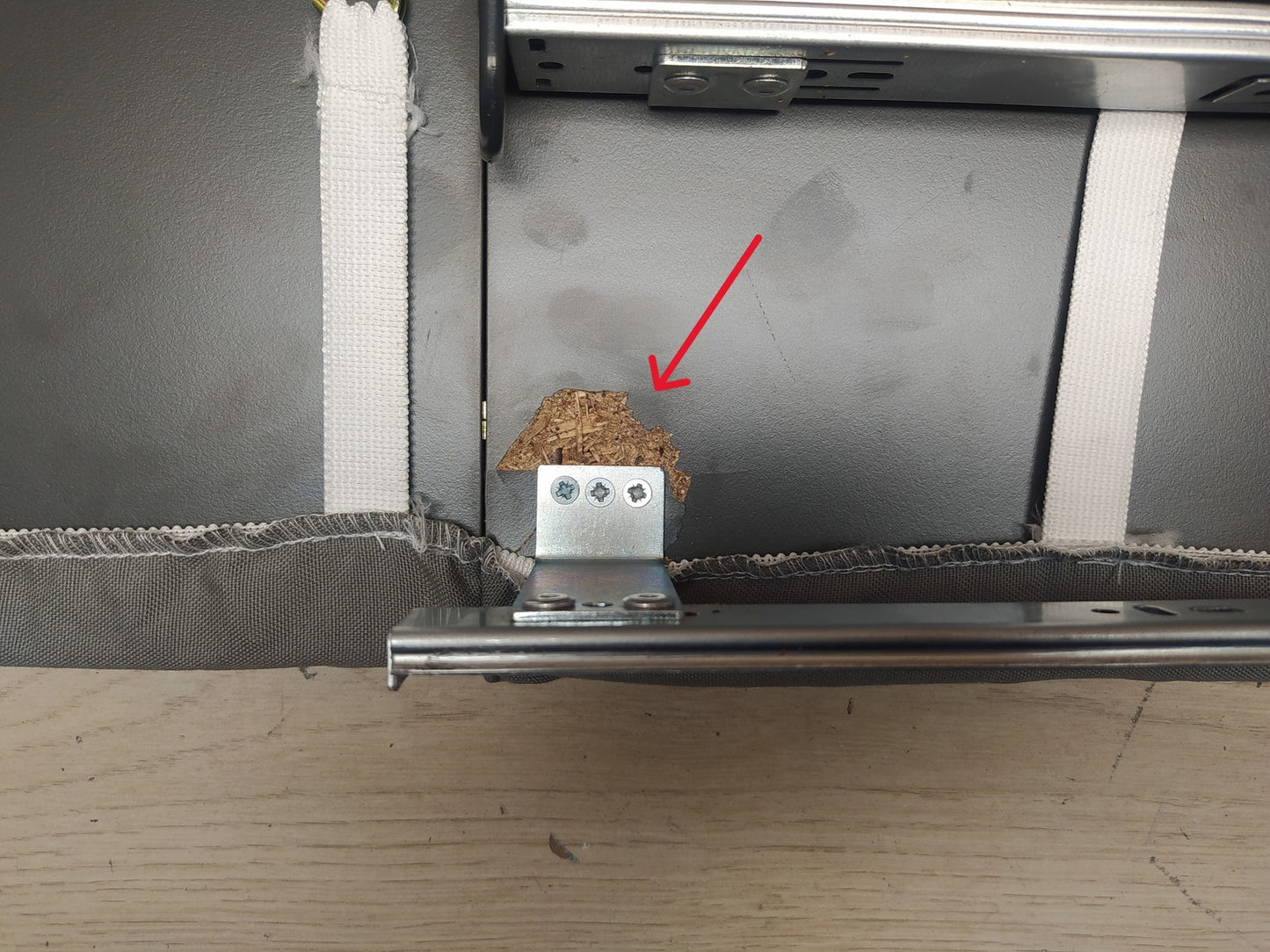 Emuca Bügelbrett für Möbel klappbar, gedämpftes System, 890x300mm, I36863