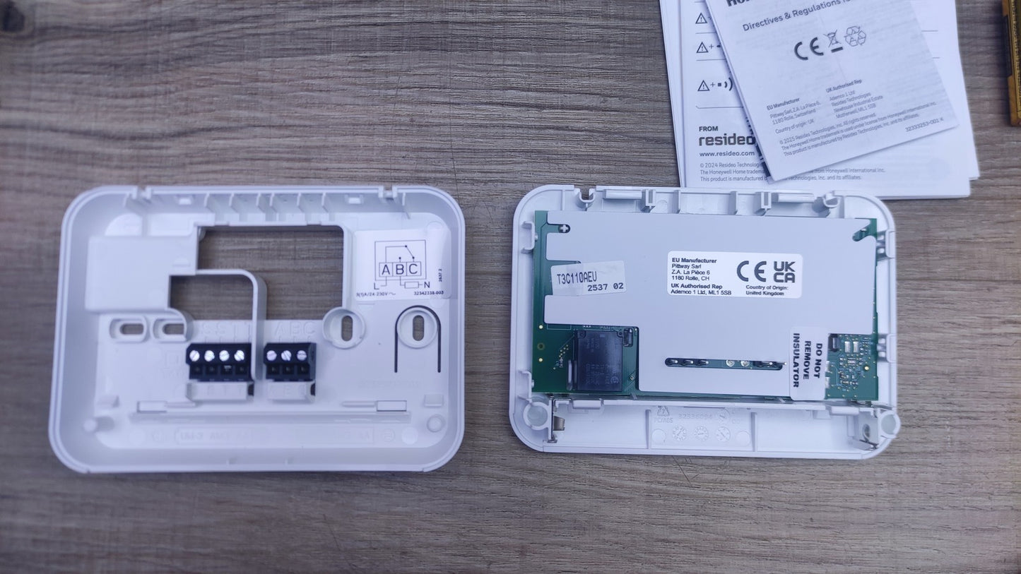 Honeywell Home T3C110AEU T3 programmierbarer Thermostat, I37976