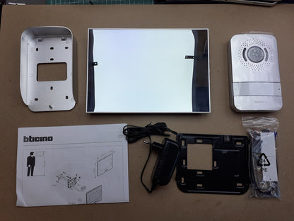 Bticino 317013 Video-Türsprechanlage Spiegel-Design zwei-teiliges Set, I00318