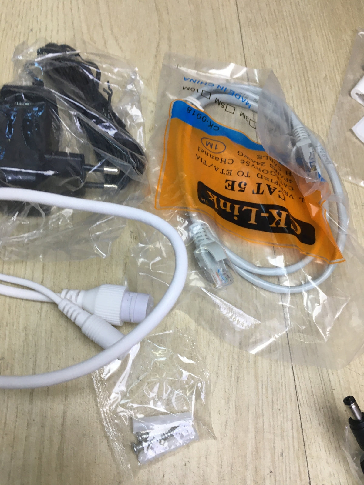 Hiseeu A017-V2.0 Überwachungsset mit 4 Kamera und Monitor, I31402