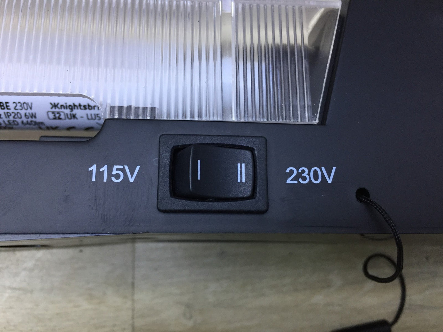 ML Accessories SL6USBMB 230V IP20 6W LED Rasierer Licht, I34056