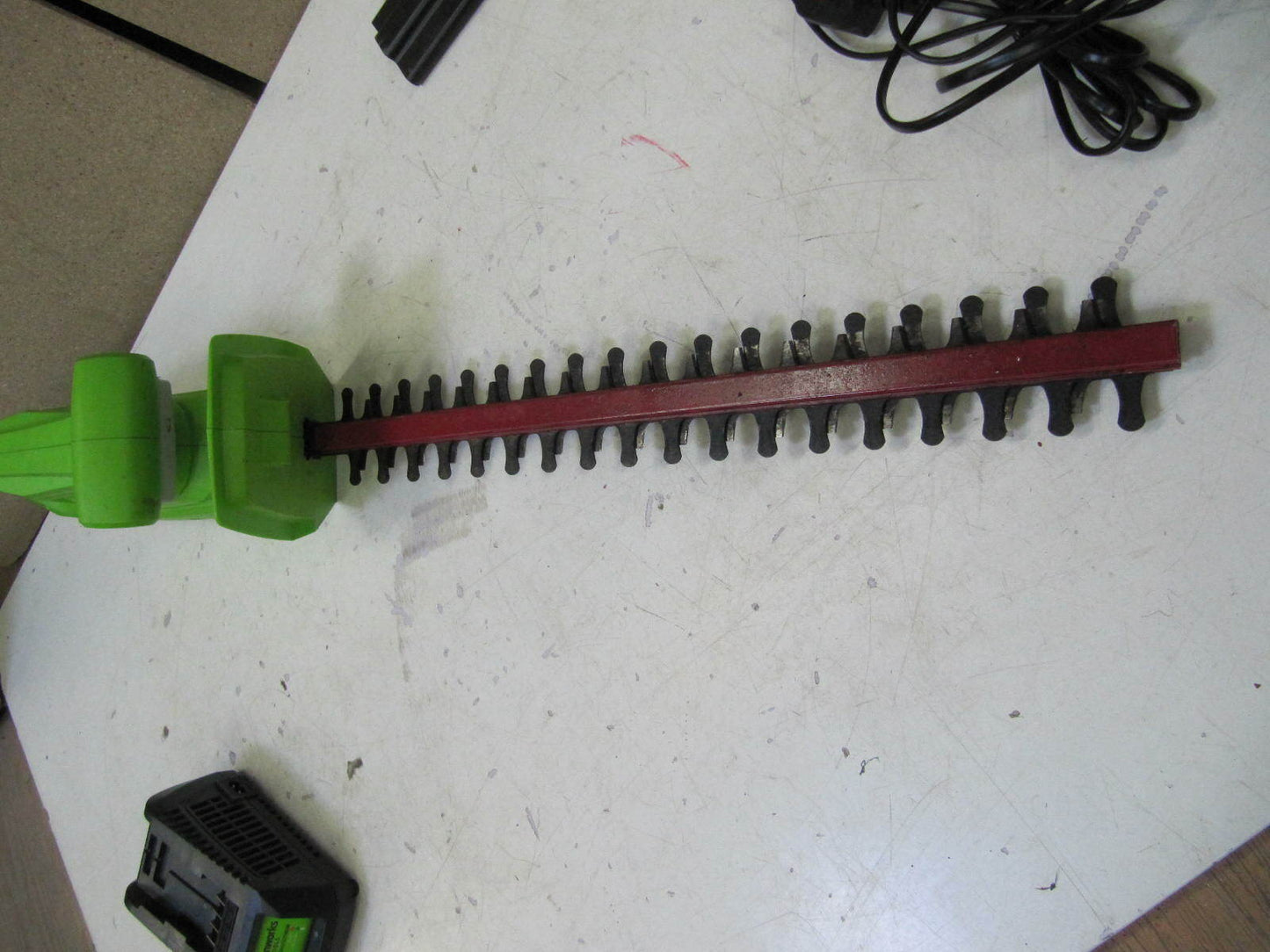 Greenworks Tools G24HT54 Akku-Heckenschere inkl. Ladegerät DEFEKT