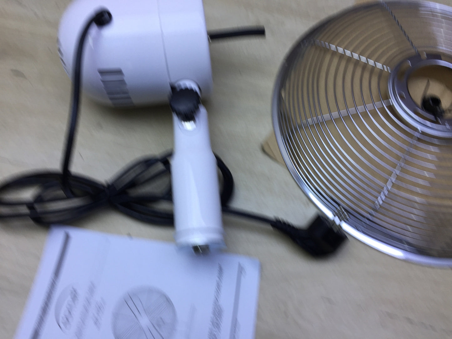 Domair TM30 Blanc Tischventilator, Retro Metallic, weiß, I28154