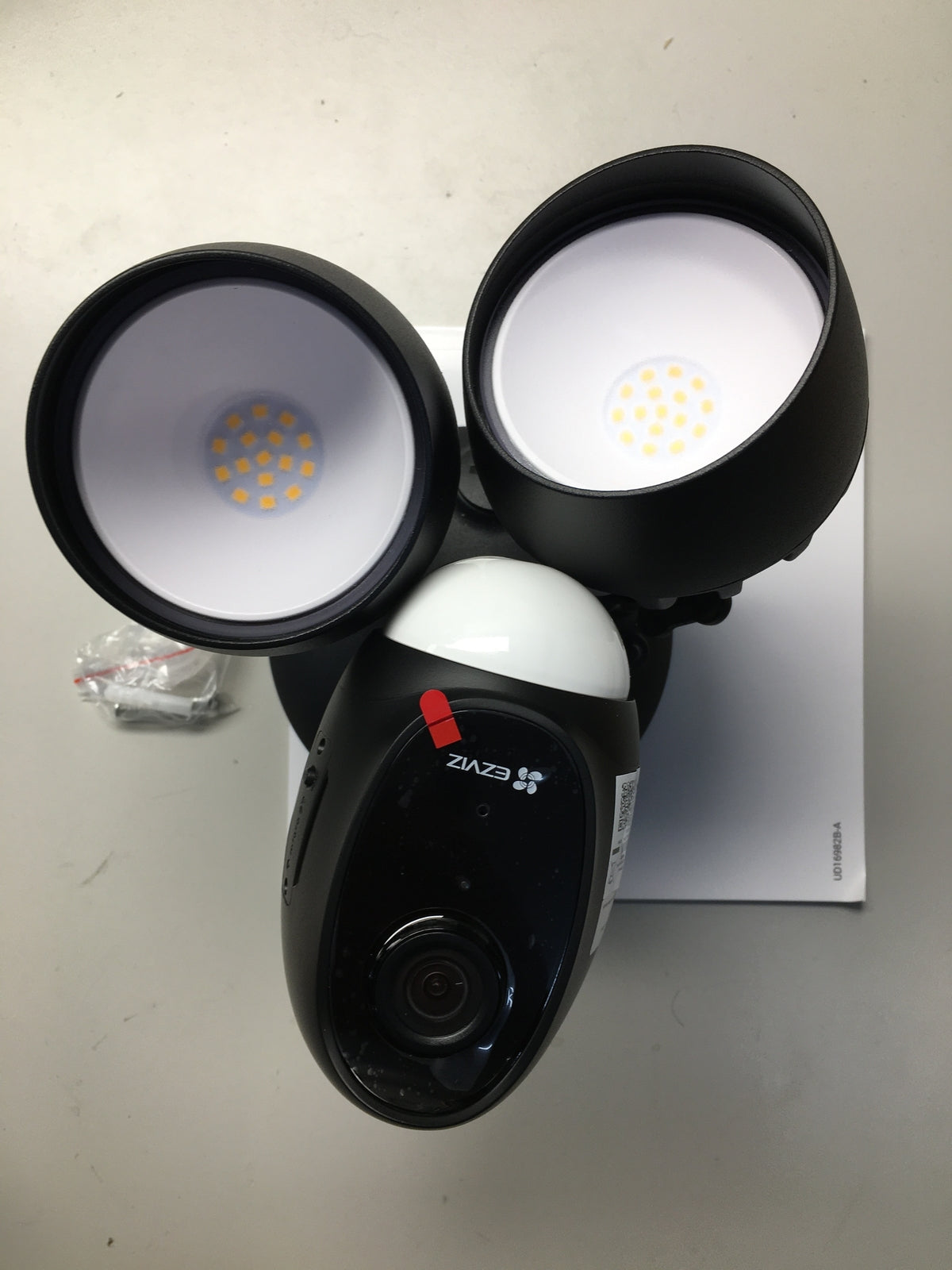 1080p FHD Flutlicht Ezviz Outdoor Überwachungskamera LC1C, I06772