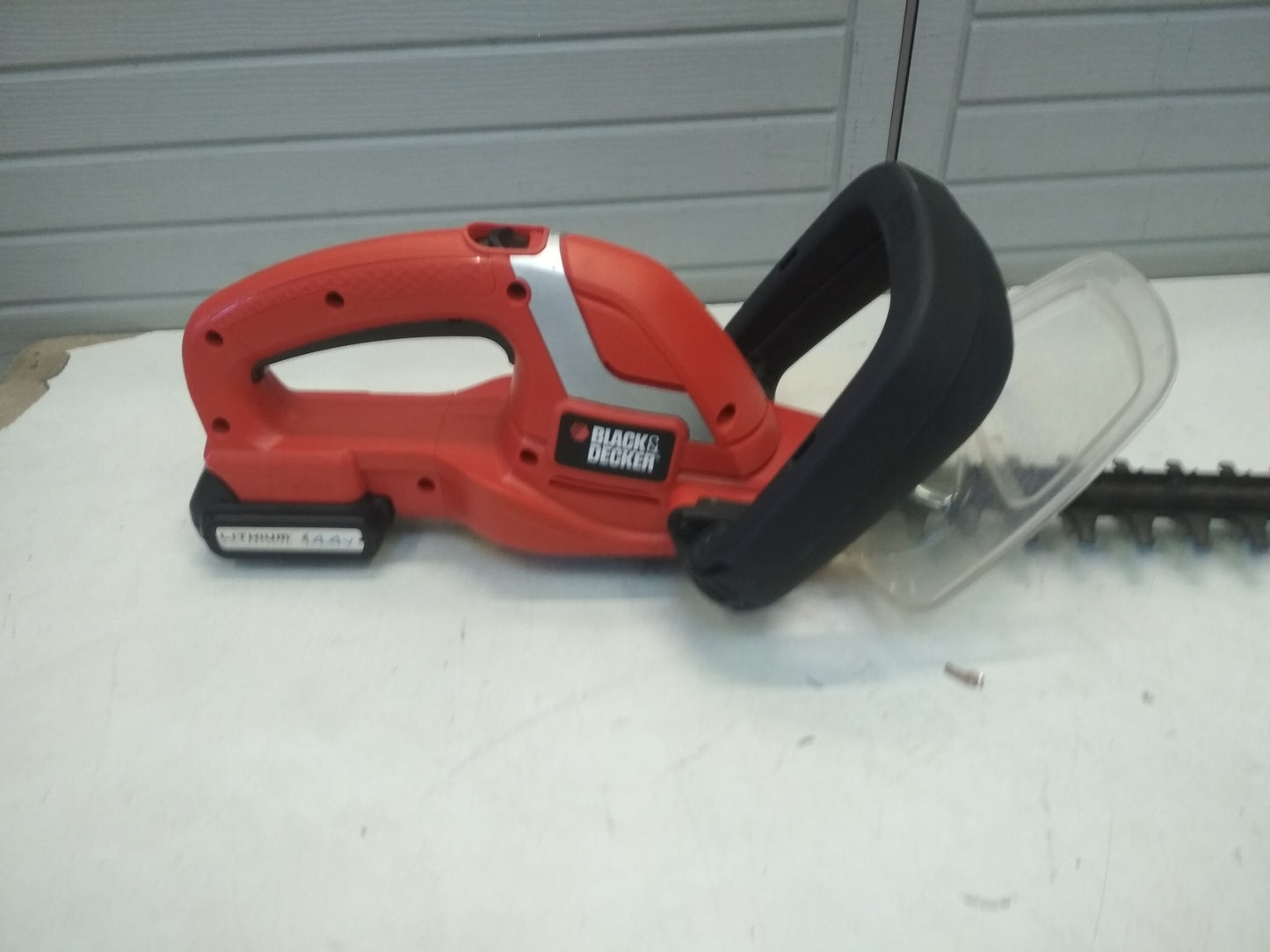 Black+Decker Lithium-Ionen Akku-Heckenschere, GTC1445L, V02906