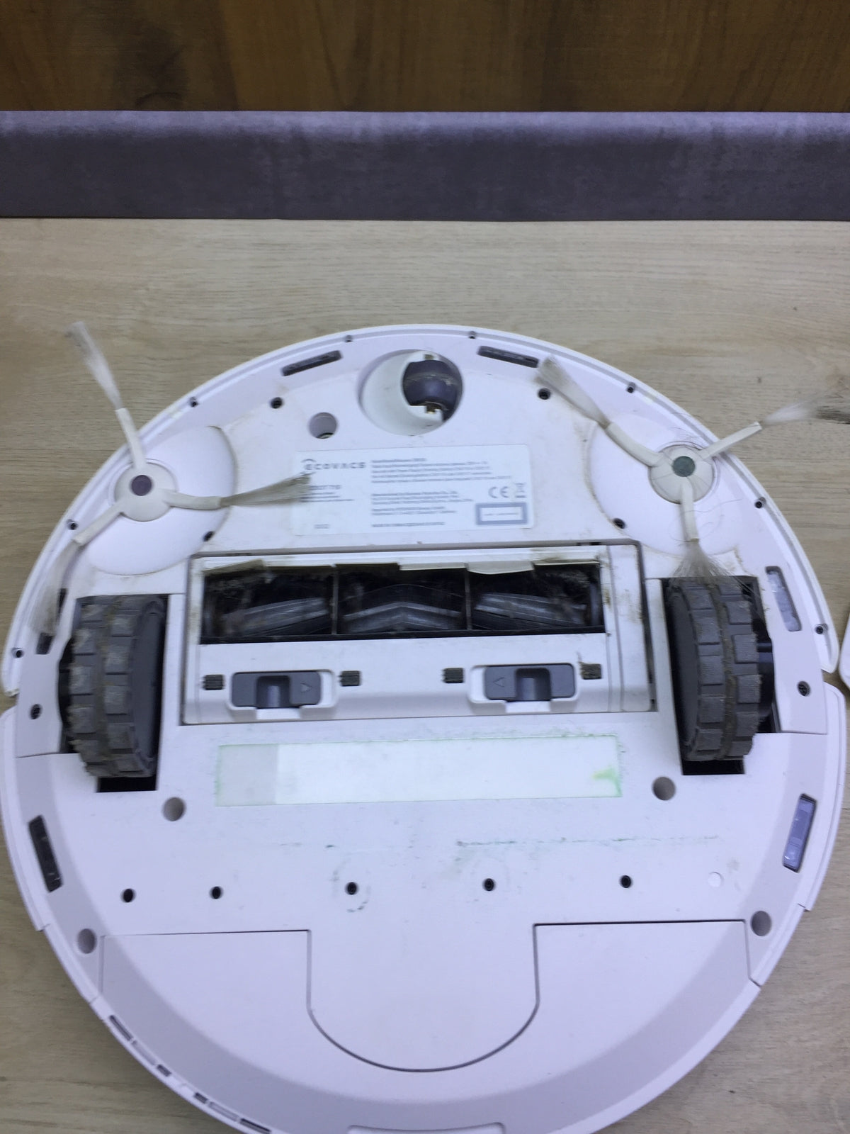 ECOVACS DEEBOT T10 Staubsaugerroboter mit vibrierenden Wischplatten, I29567