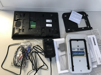 Bticino 318015 Easykit Video-Gegensprechanlage, Touchscreen 7 Zoll, I32191