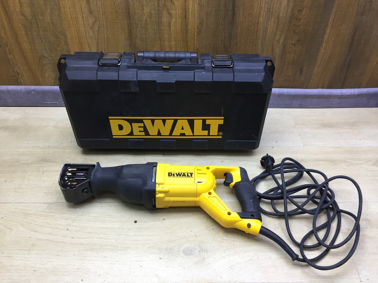 DeWalt DWE305 Elektro-Säbelsäge inkl. Koffer, I34119