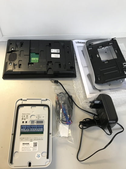 Bticino 318015 Easykit Video-Gegensprechanlage, Touchscreen 7 Zoll, I32204