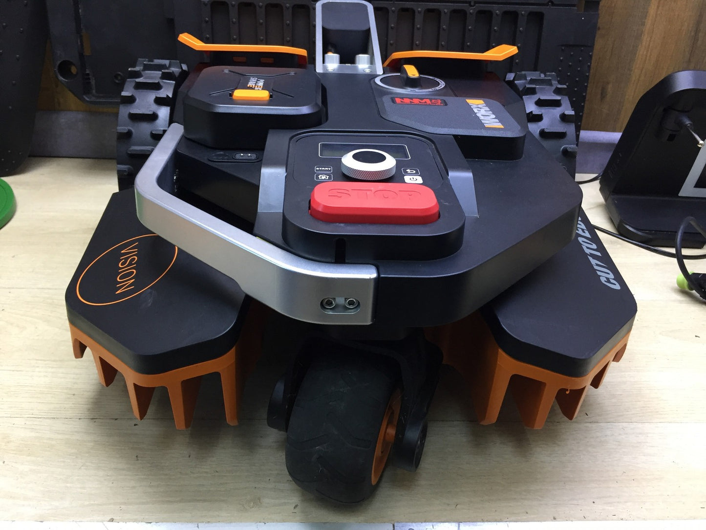 WORX Landroid Vision M550 Mähroboter WR205E für Gärten bis 550m², I33653