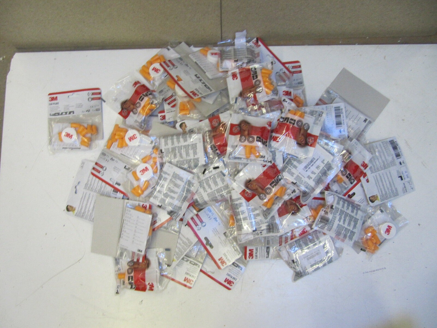 260 Paar 3M Gehörschutzstöpsel 1100C4 mit Aufbewahrungsbox set Y03317