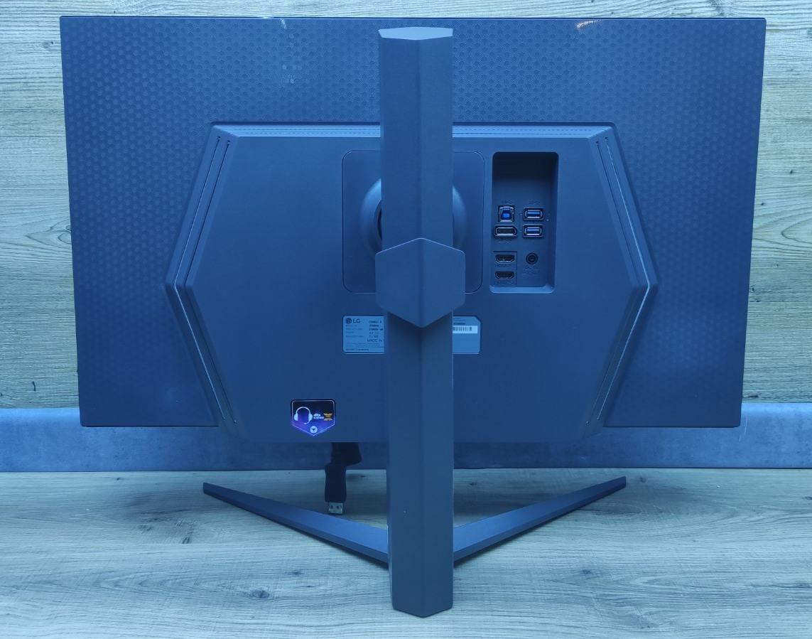 LG UltraGear 27GR93U-B 4K Monitor 27" UHD 3840x2160 HDR NVIDIA G-Sync 144Hz 1ms