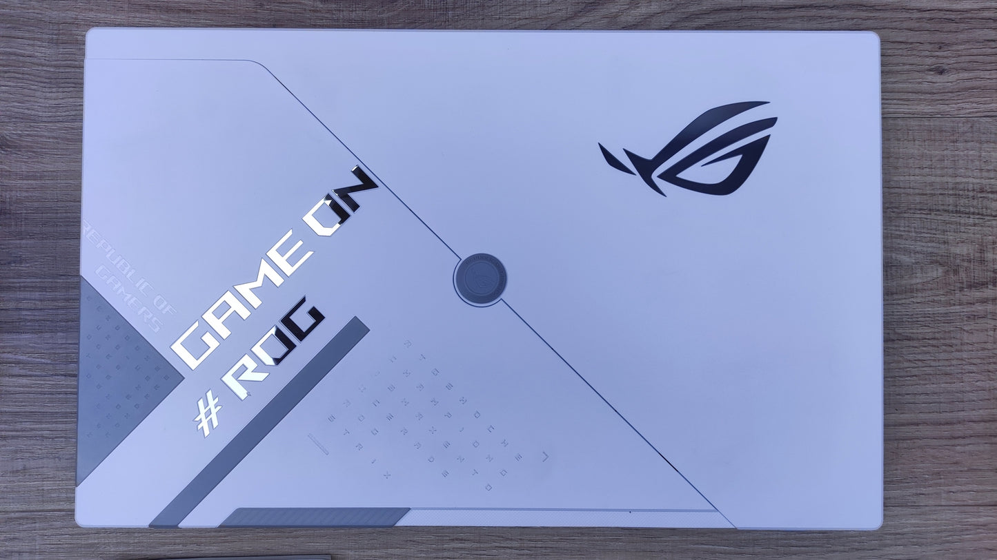 ASUS ROG Strix XG16AHPE-W portable gaming monitor 15.6" FHD USB-C NVIDIA G-Sync 