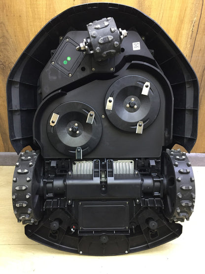 Kärcher RCX 6 robotic lawnmower Performance up to 3,000 m² All-wheel drive GPS RTK camera 