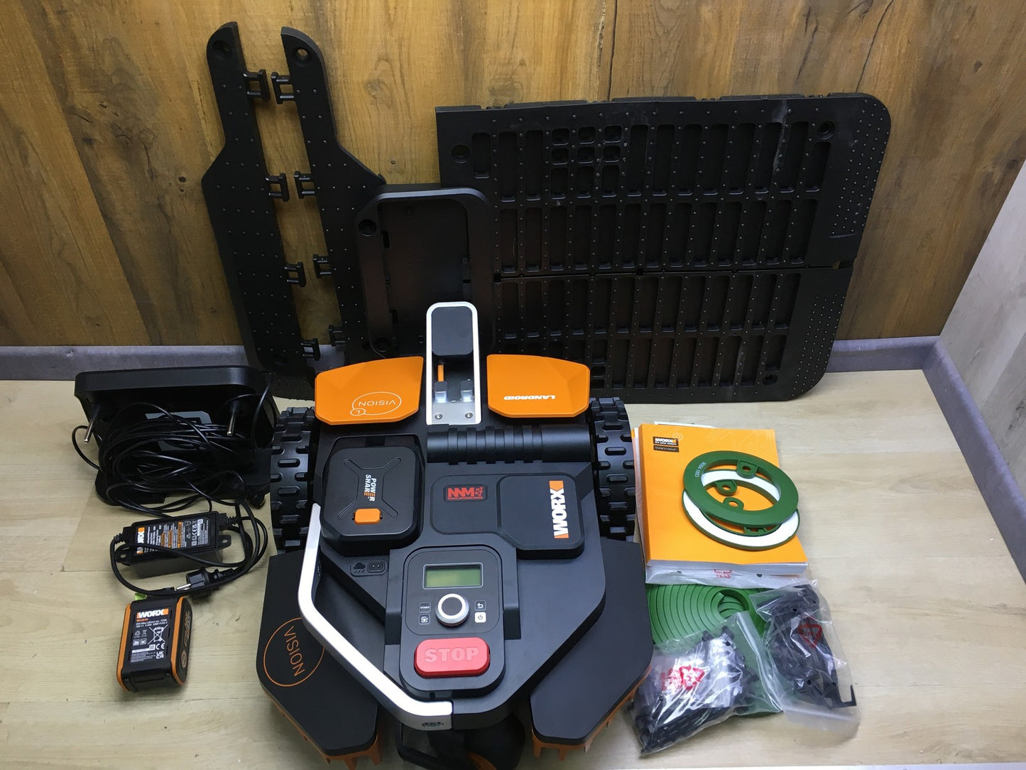 WORX Landroid Vision L1300 Mähroboter WR213E.1 für Gärten bis 1300m², I34419