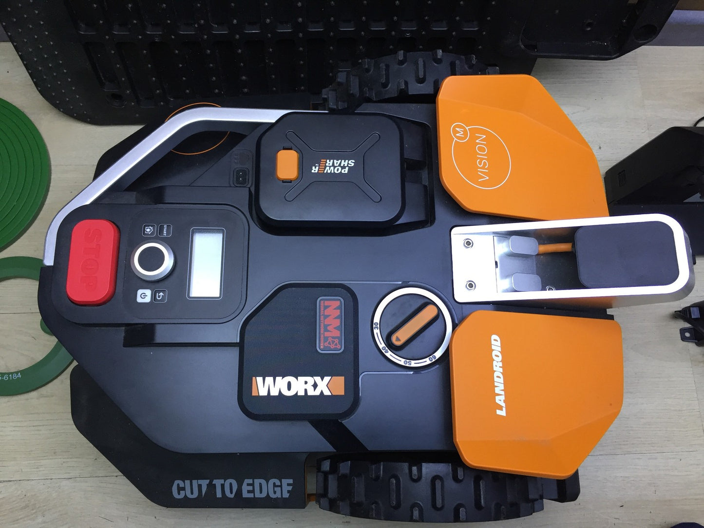 WORX Landroid Vision M550 Mähroboter WR205E für Gärten bis 550m², I34045