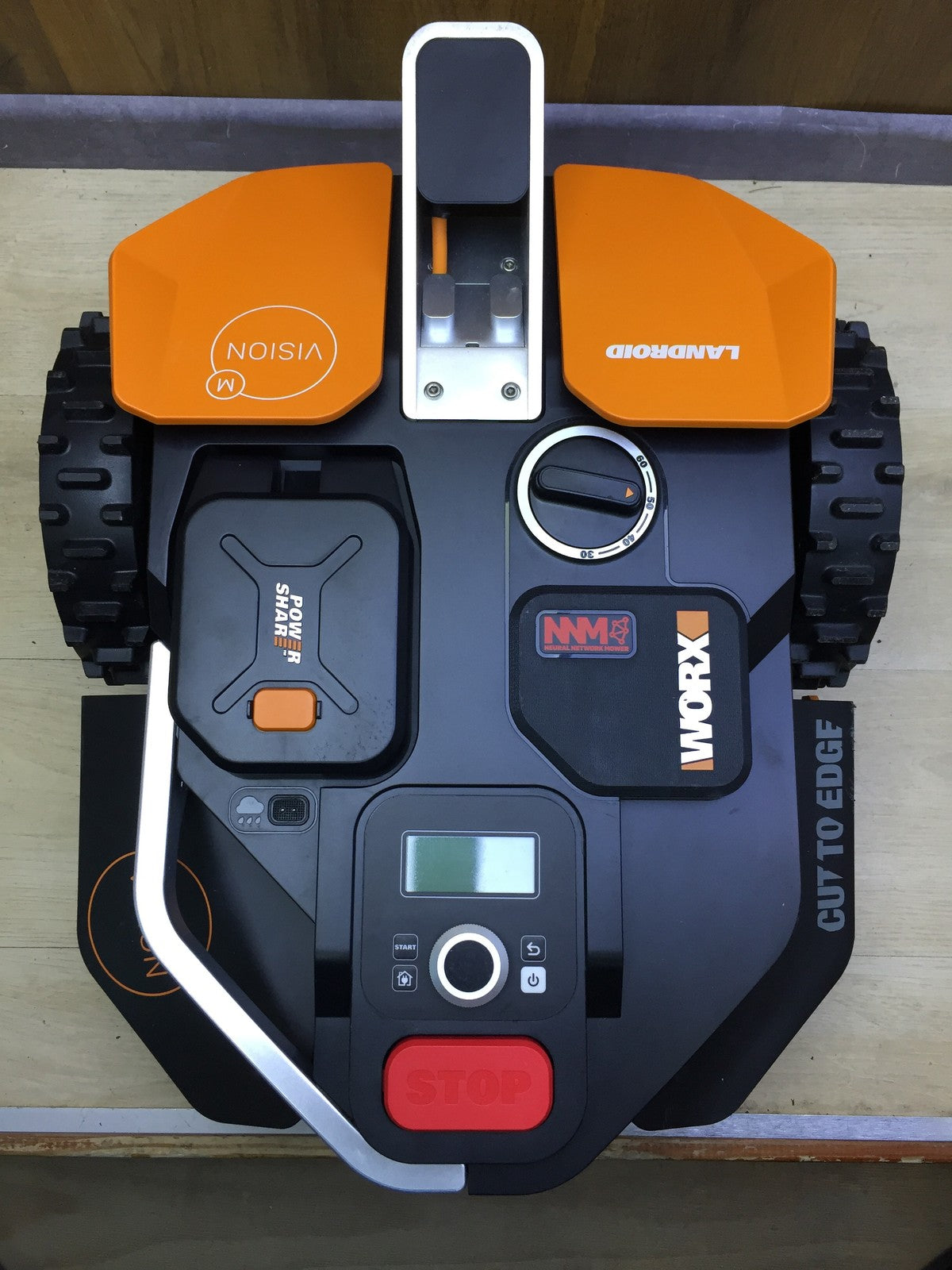 WORX Landroid Vision M800 robotic lawnmower WR208E.1 for gardens up to 800m², I33180