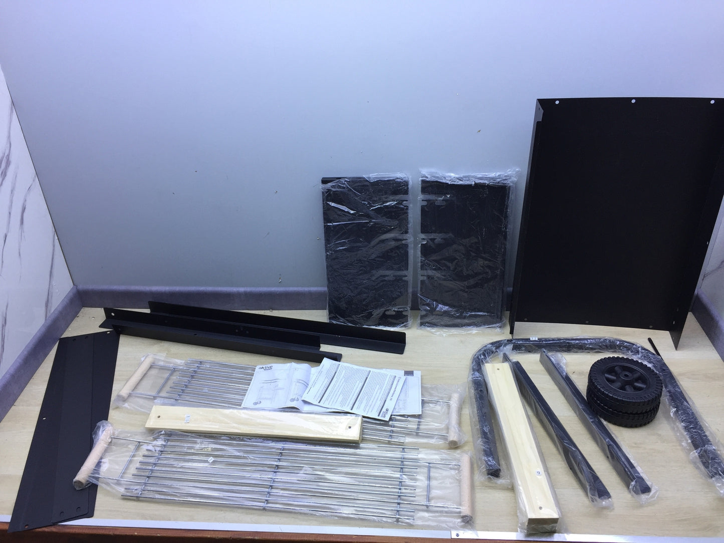 AKTIVE 52975 Holzkohlegrill mit doppeltem Grill, I19566