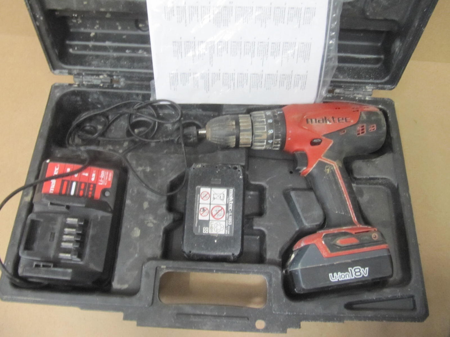 Maktec MT081 Akku-Schlagbohrschrauber 18V, Inkl 2 Akkus und Ladegerät, I08453