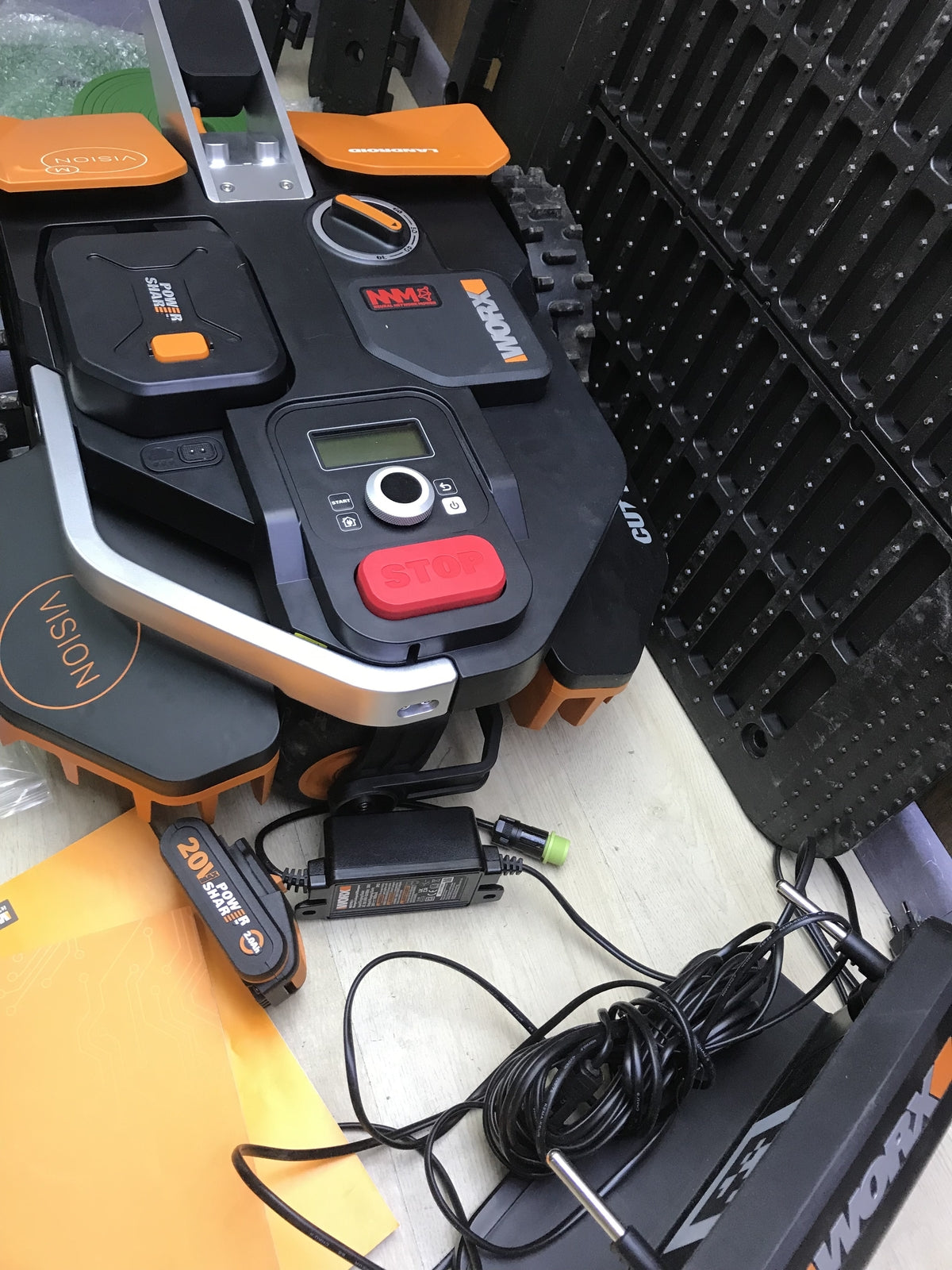 WORX Landroid Vision M600 robotic lawnmower WR206E.1 for gardens up to 600m², I31743