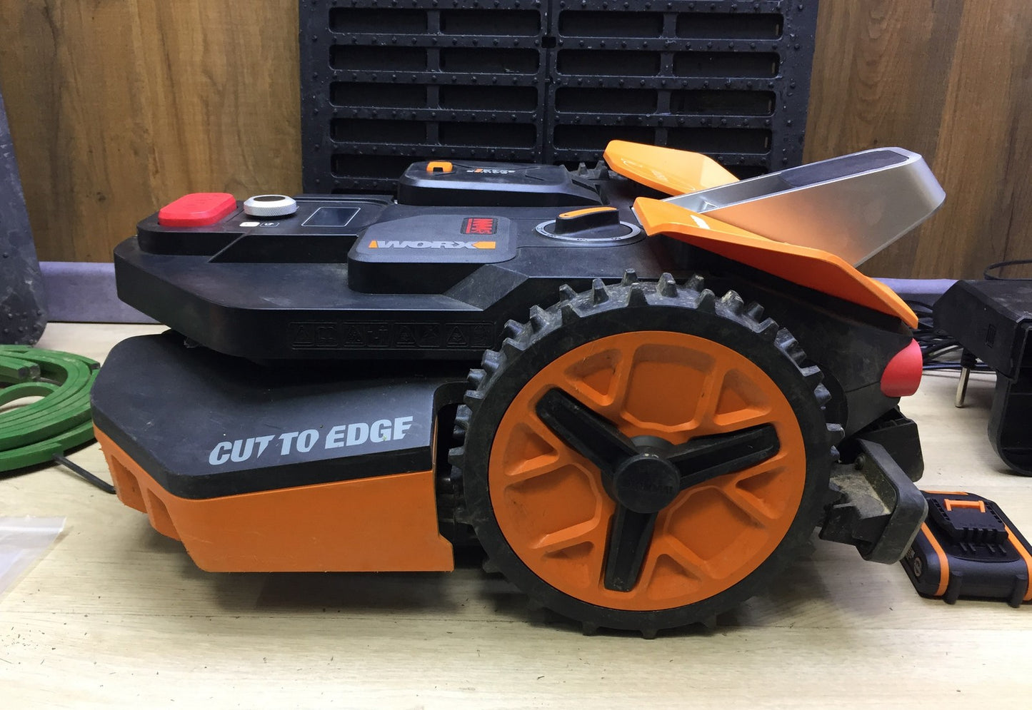 WORX Landroid Vision M600 Mähroboter WR206E.1 für Gärten bis 600m², I33359