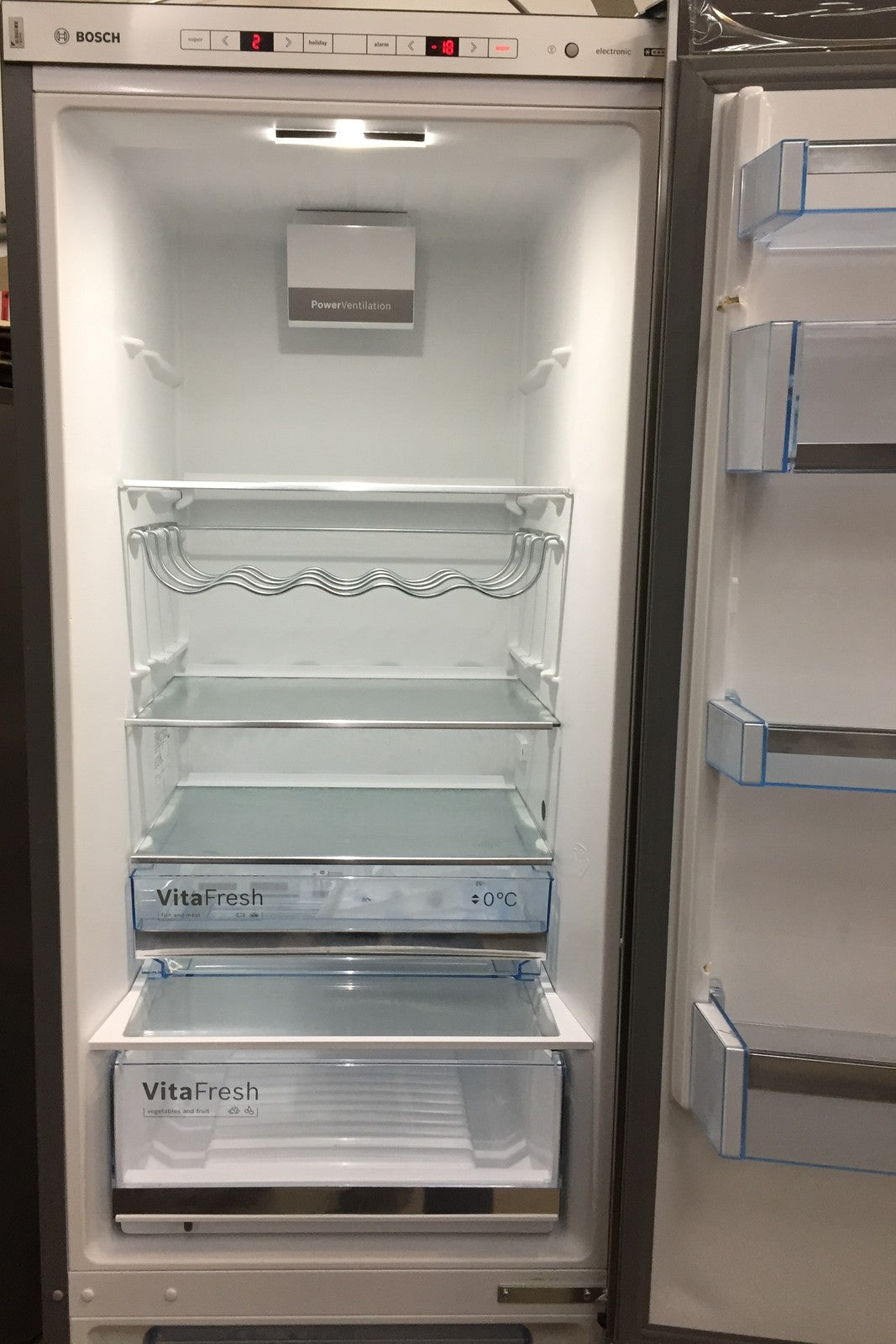 Bosch Serie 6 KGE398IBP Kühlschrank Gefrier-Kombination 343 L LowFrost VitaFresh