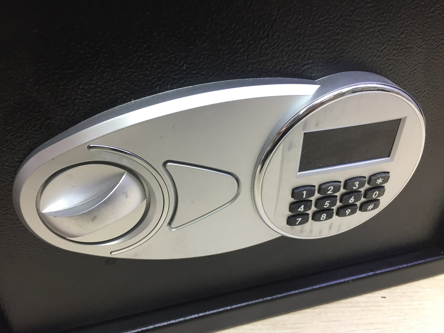 AmazonBasics Tresor 14 l Schwarz, I27033